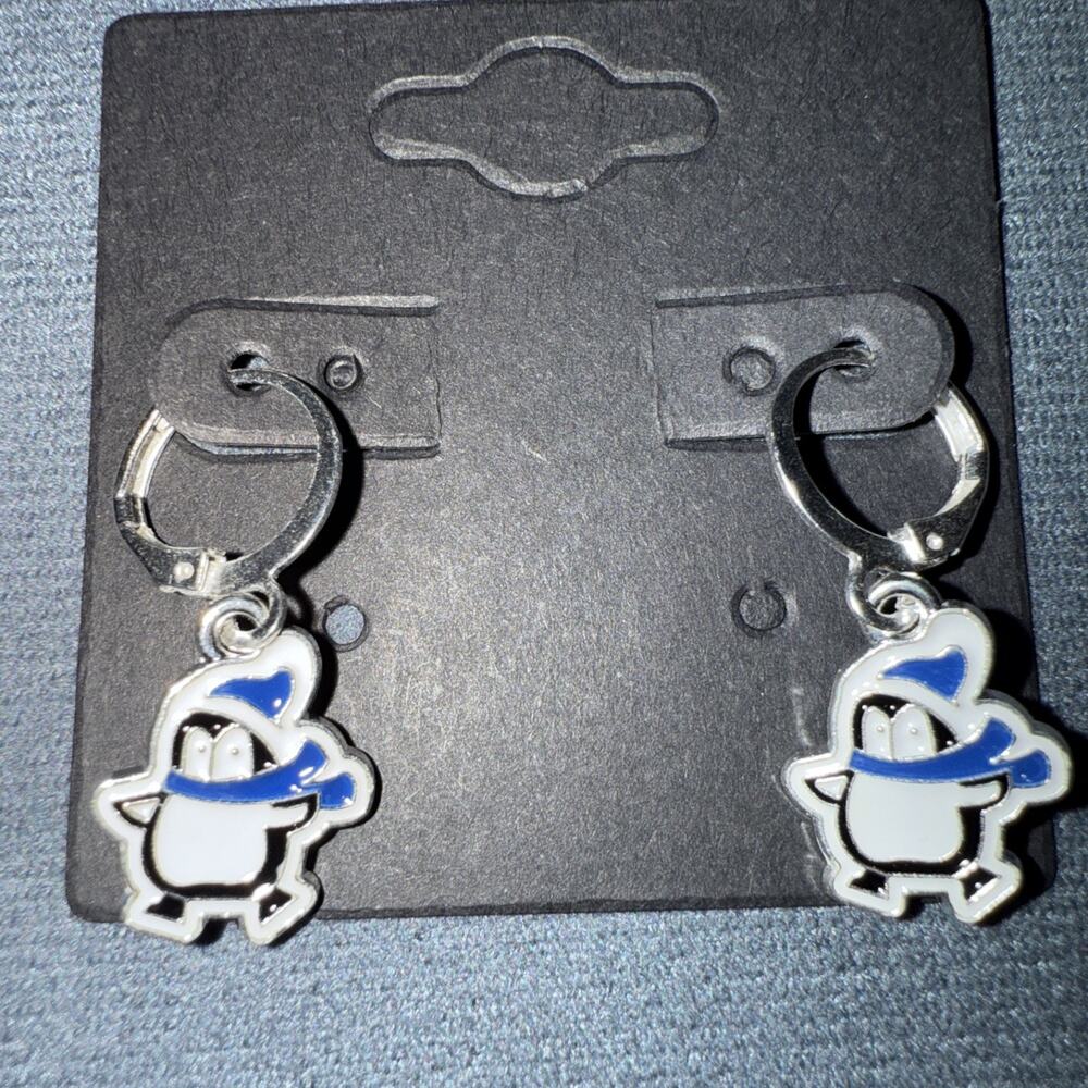 Silver Tone 1 1/8” Christmas Holiday Dangle Penquin White And Blue Earrings